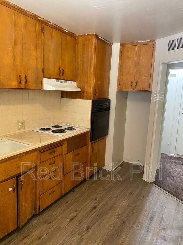 351 W 21st St - Photo 6 of 9