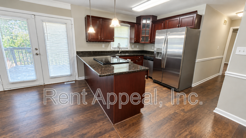 2353 Greenway Dr - Photo 2 of 13