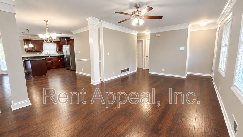 2353 Greenway Dr - Photo 3 of 13