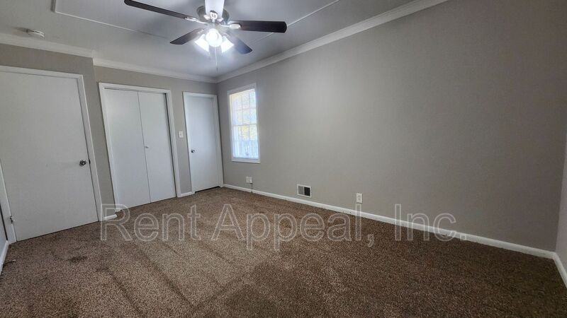 2353 Greenway Dr - Photo 4 of 13
