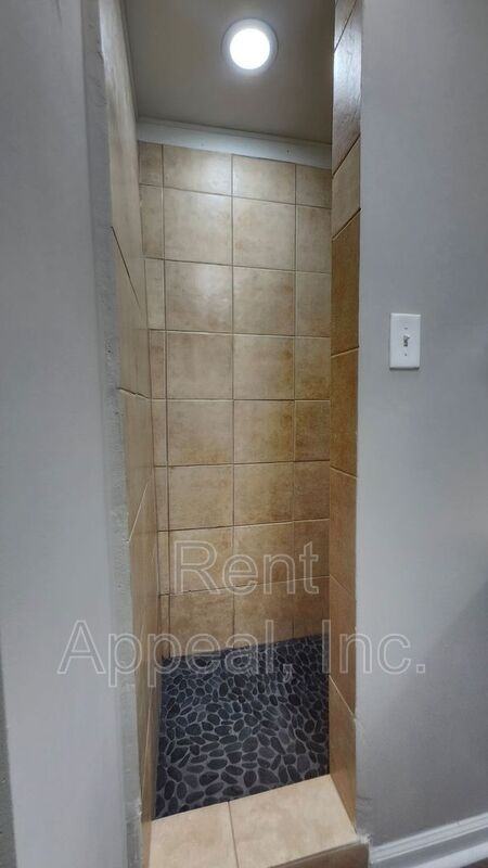 2353 Greenway Dr - Photo 5 of 13