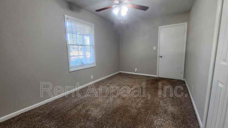 2353 Greenway Dr - Photo 7 of 13