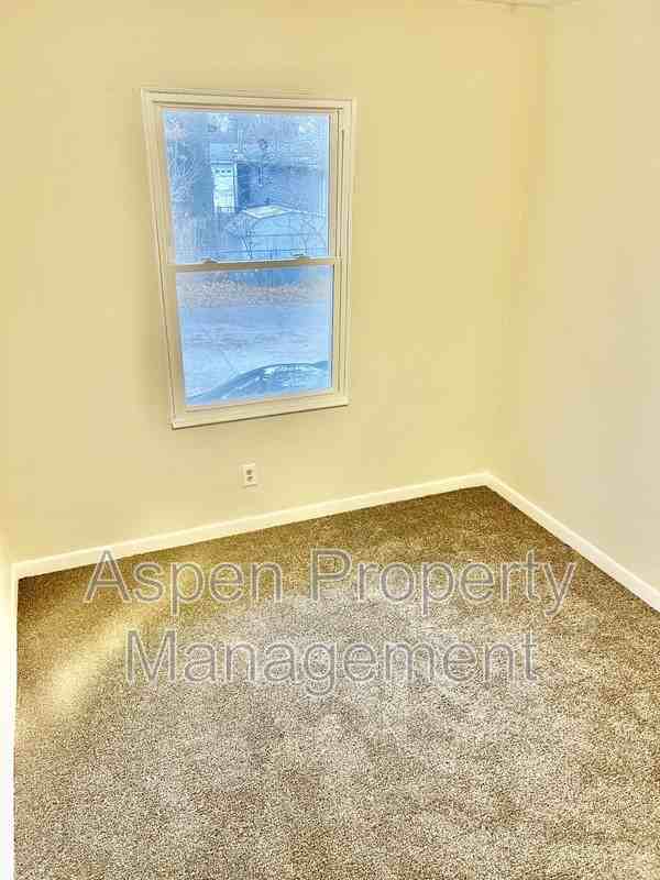 2216 Piper Pl #2 - Photo 5 of 8