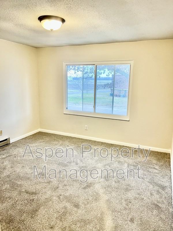 2216 Piper Pl #2 - Photo 6 of 8
