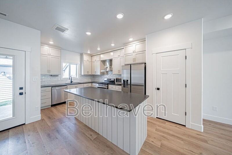 1378 Fremont Ave - Photo 2 of 17