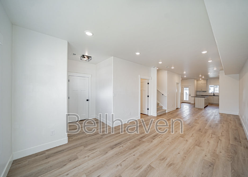 1378 Fremont Ave - Photo 4 of 17