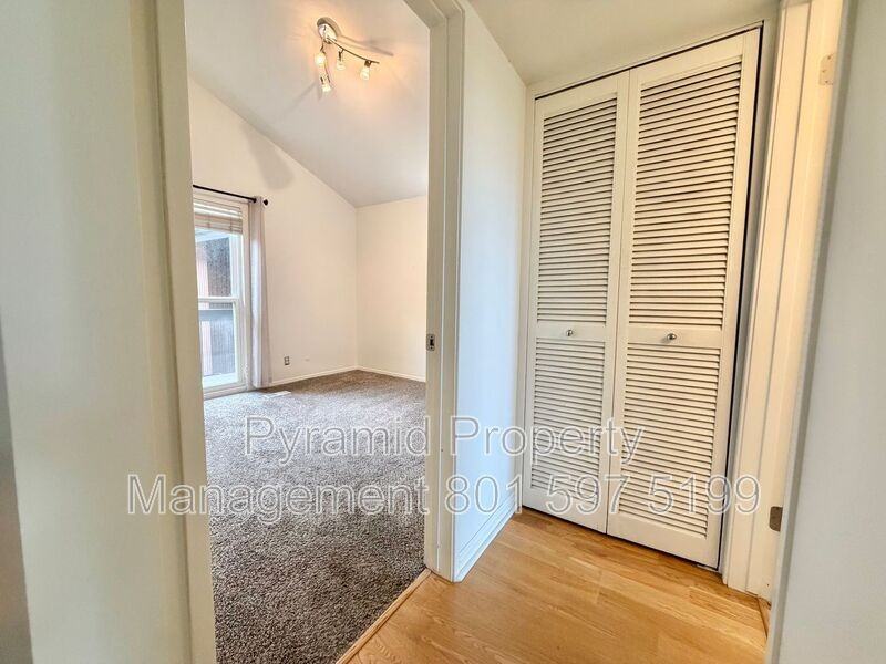 251 E St #18 - Photo 7 of 21