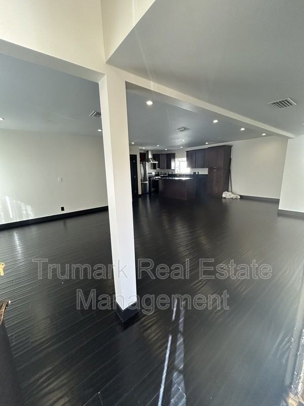12426 Moorpark St #E - Photo 2 of 11