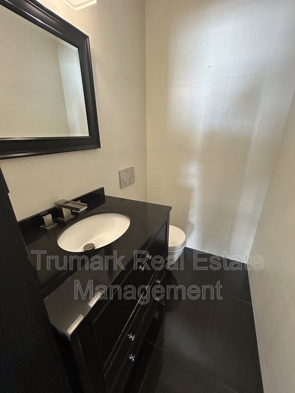 12426 Moorpark St #E - Photo 3 of 11