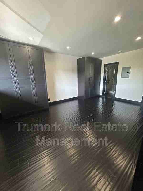 12426 Moorpark St #E - Photo 5 of 11