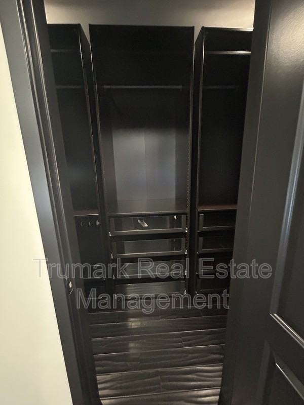 12426 Moorpark St #E - Photo 6 of 11