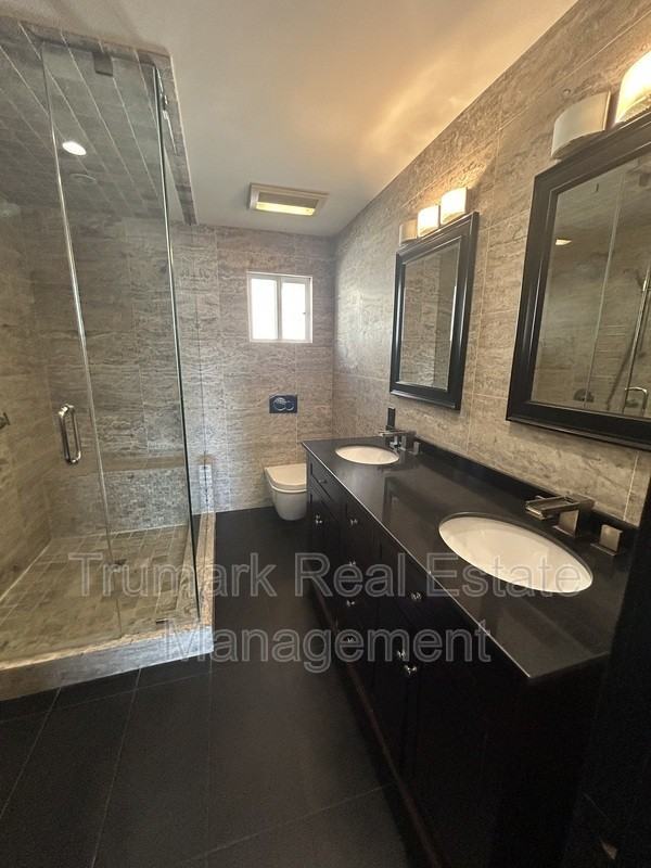 12426 Moorpark St #E - Photo 7 of 11