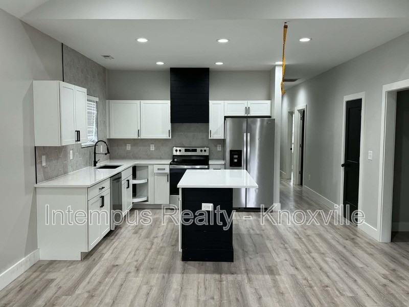 4145 Holston Dr - Photo 3 of 15