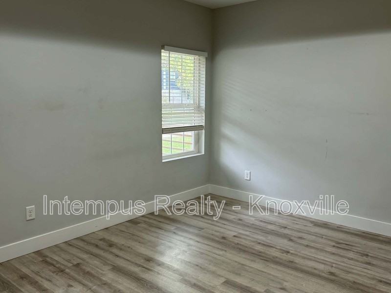 4145 Holston Dr - Photo 4 of 15