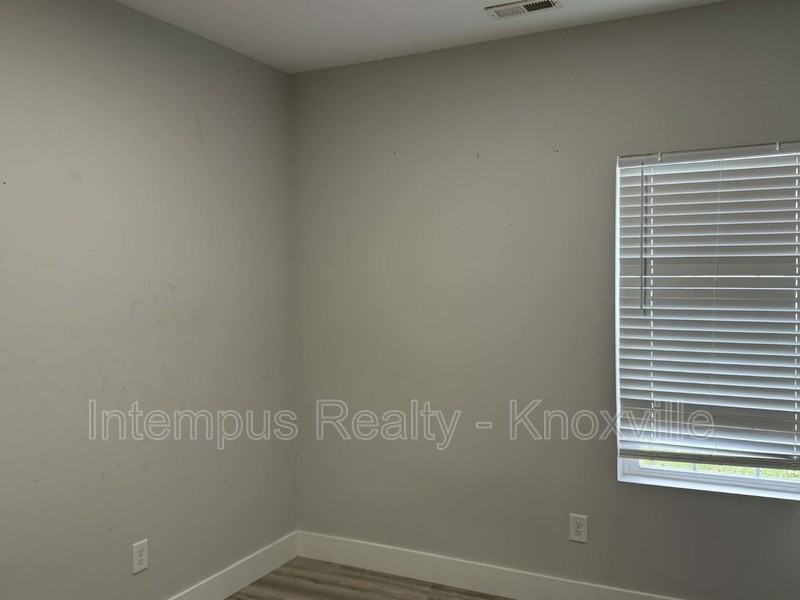 4145 Holston Dr - Photo 5 of 15