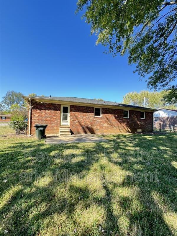 3959 Tanglewood Dr - Photo 2 of 13