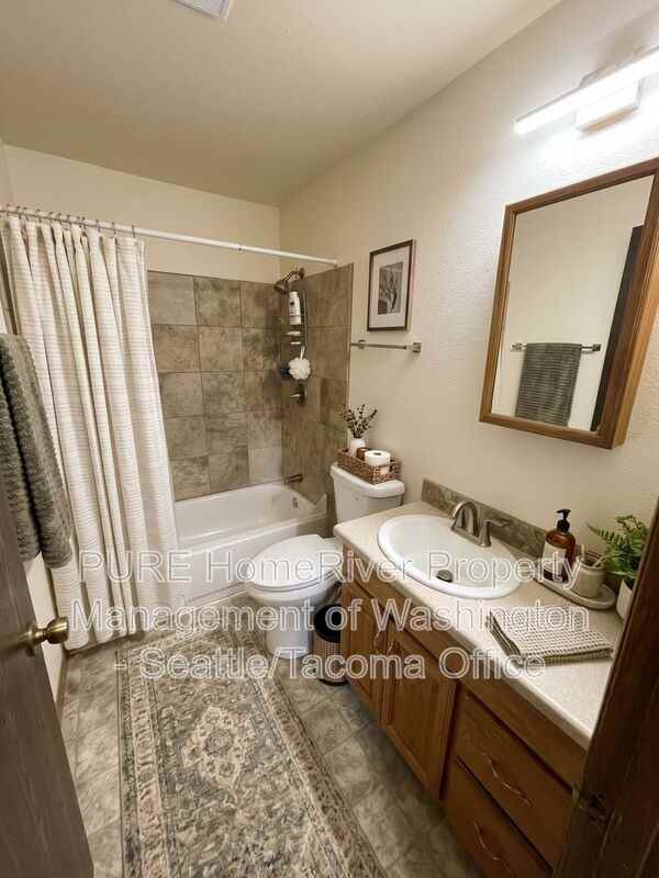 229 171st St E - Photo 4 of 33
