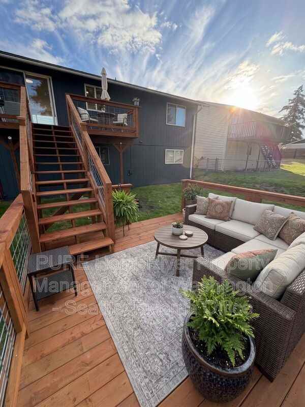 229 171st St E - Photo 5 of 33