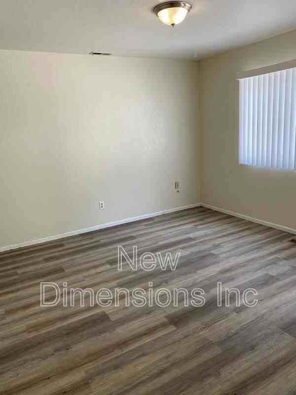674 Humboldt St - Photo 3 of 13