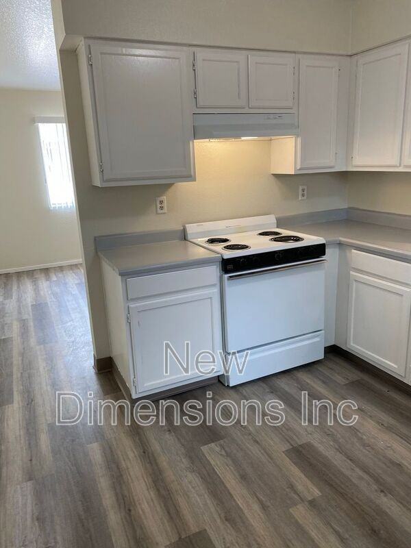 674 Humboldt St - Photo 5 of 13