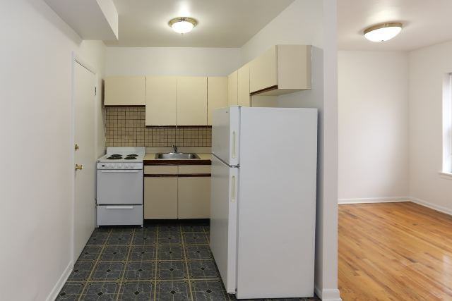 4511 N Malden St #2A - Photo 3 of 18