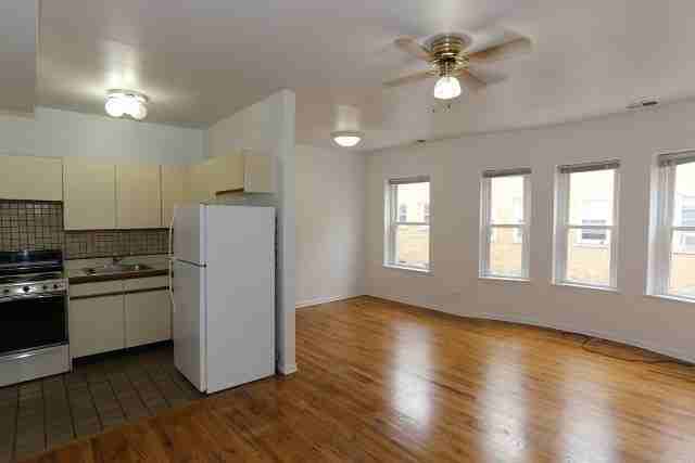 4511 N Malden St #2A - Photo 7 of 18