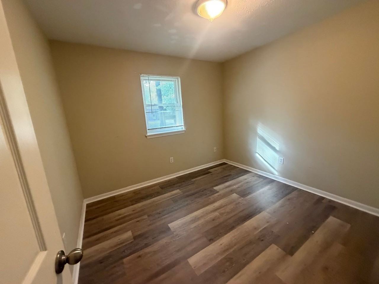 2525 E Heying Dr - Photo 2 of 10