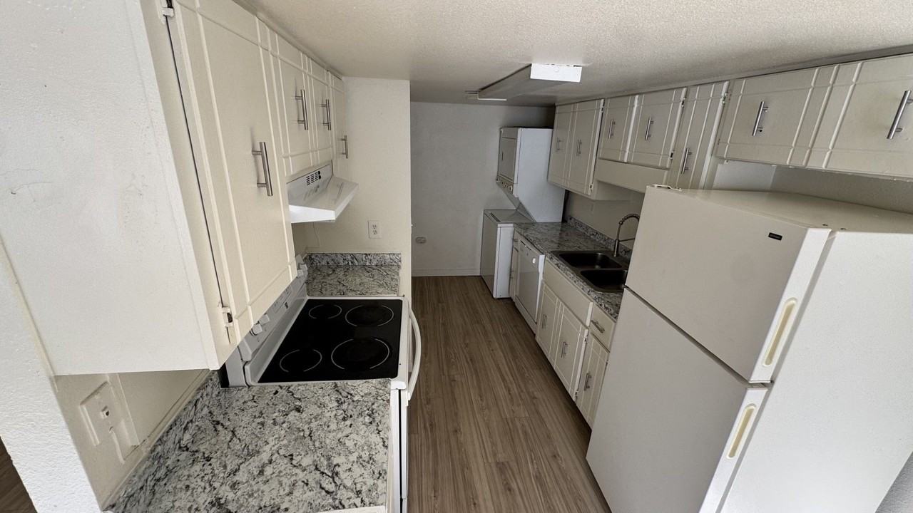 1286 S Uvalda St - Photo 5 of 18