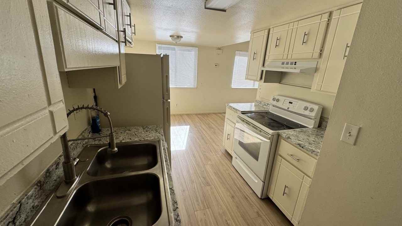 1286 S Uvalda St - Photo 6 of 18