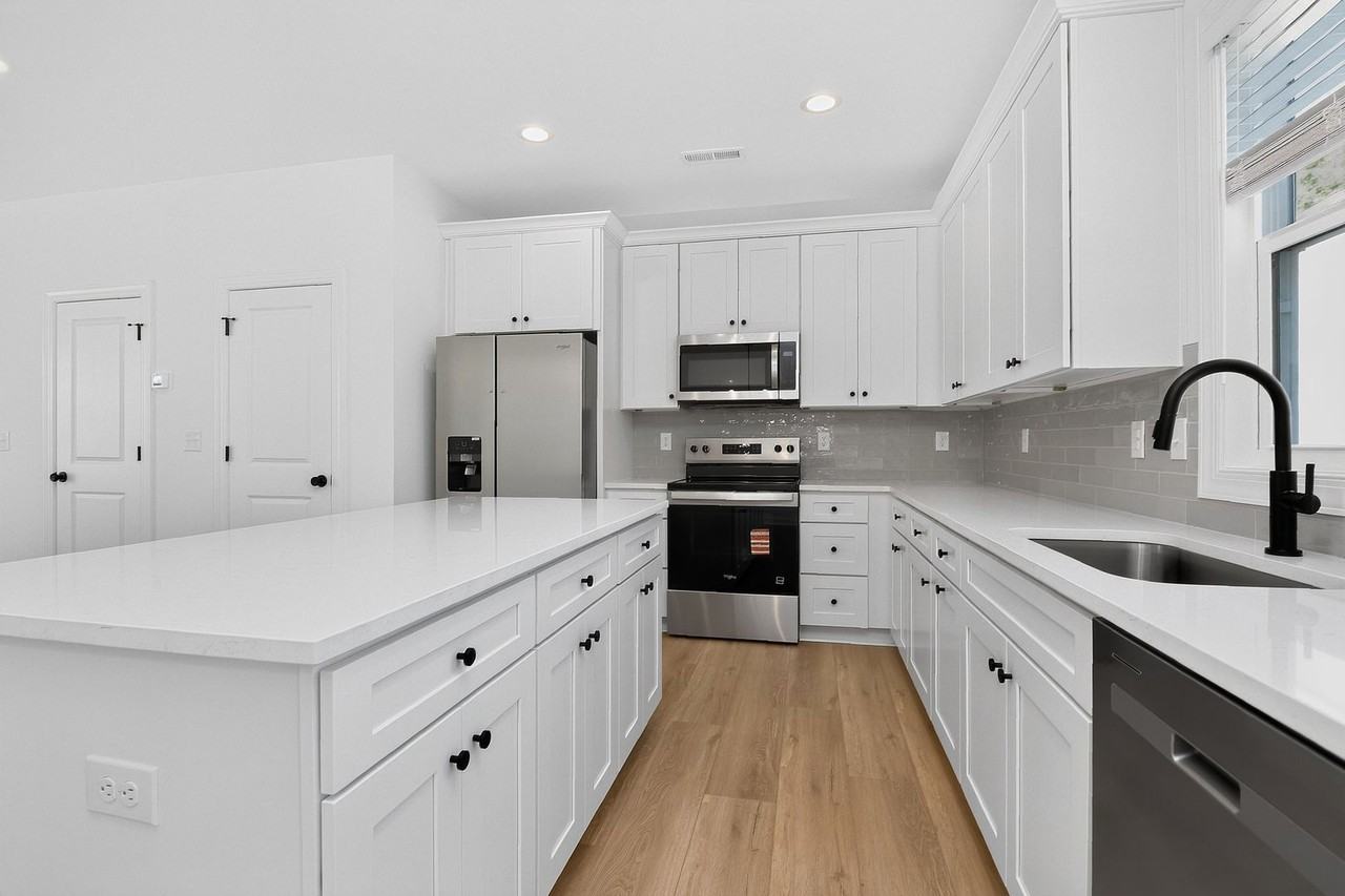 3914 Amerigo St - Photo 2 of 20