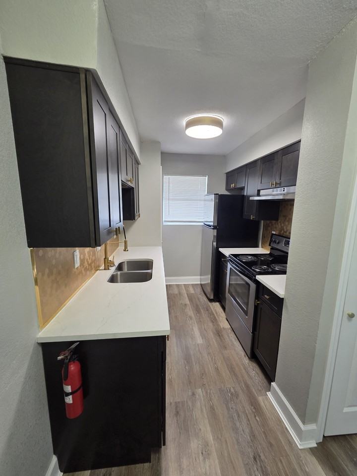 Harbour Apts** - Photo 4 of 9