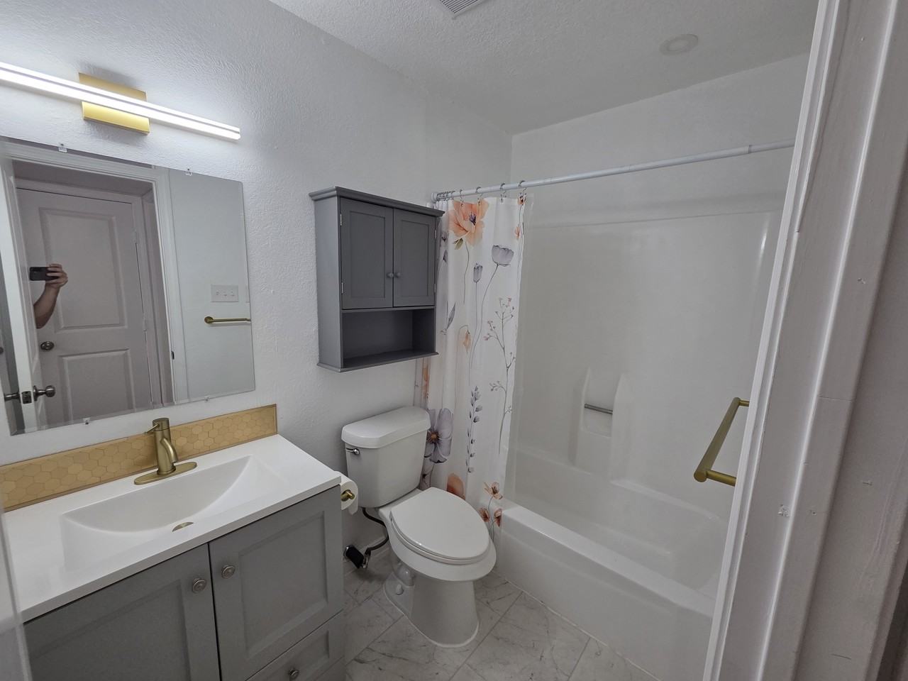 Harbour Apts** - Photo 6 of 9