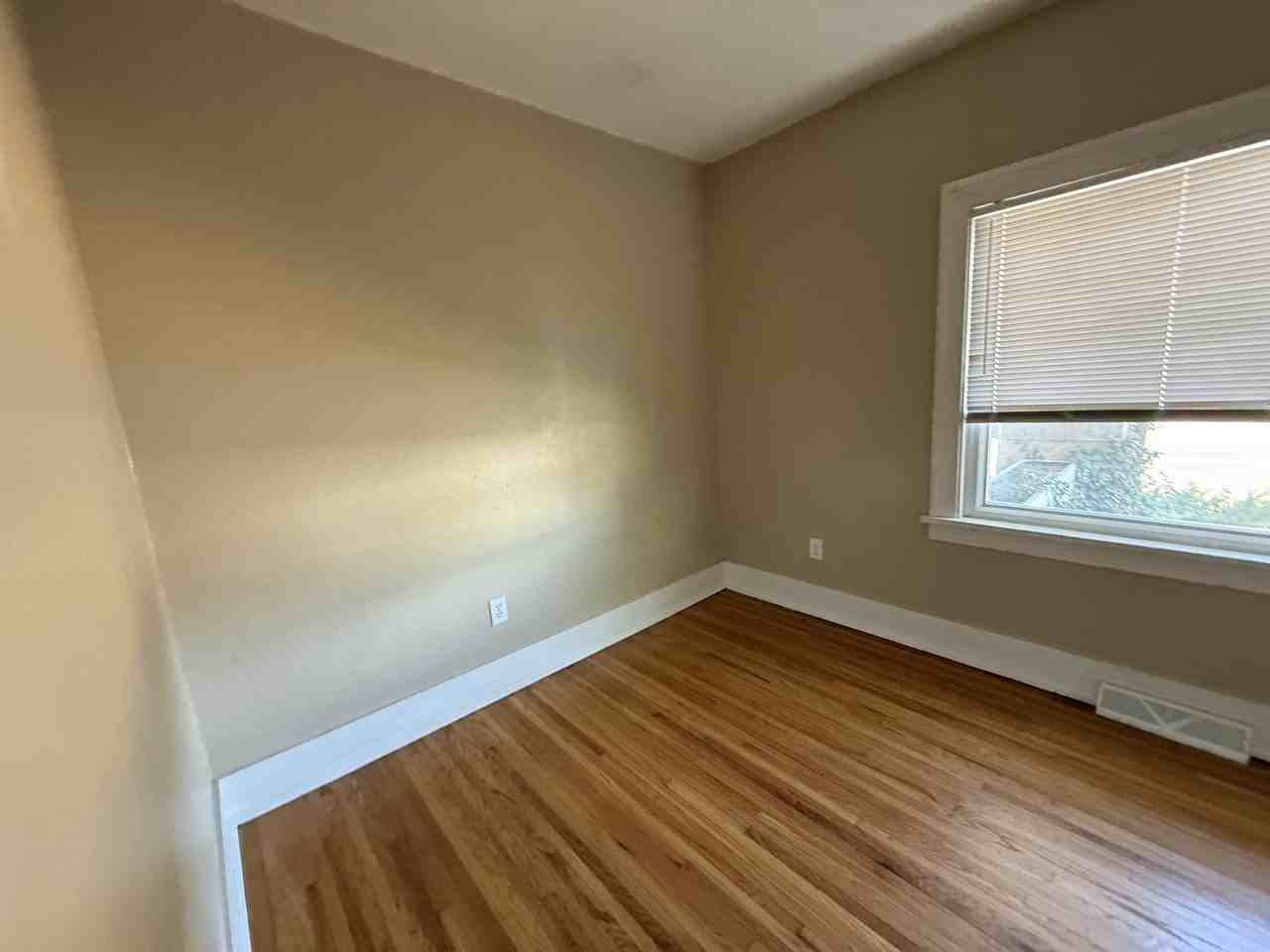 804 11th Street - Photo 7 of 27