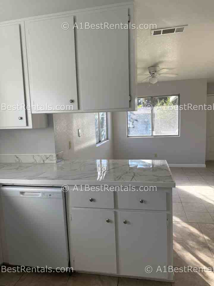 205 East Fairmont Avenue - Photo 4 of 9
