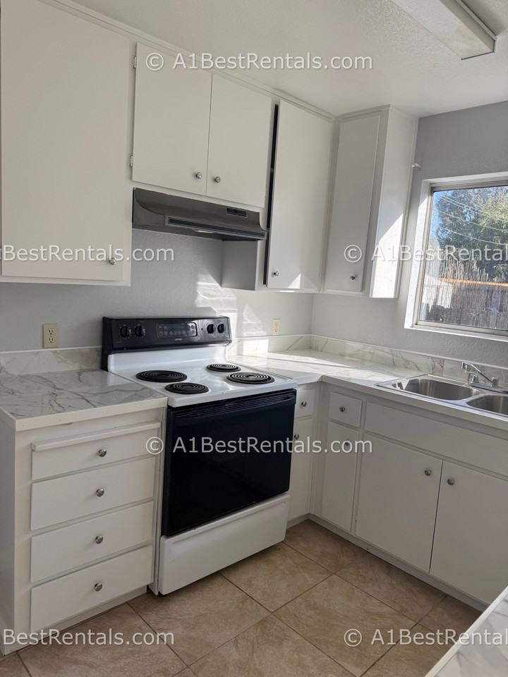205 East Fairmont Avenue - Photo 5 of 9