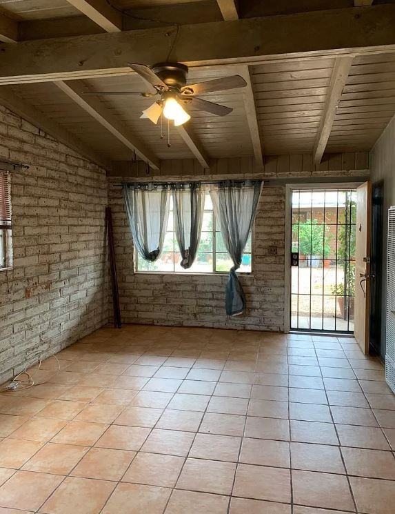 1576 // 2533 East Elm Street #2 - Photo 3 of 21