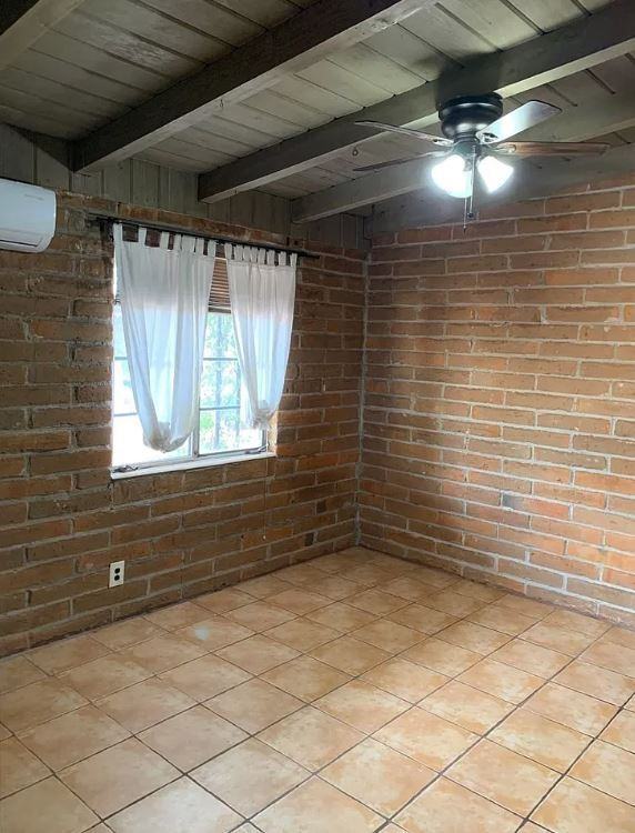 1576 // 2533 East Elm Street #2 - Photo 5 of 21