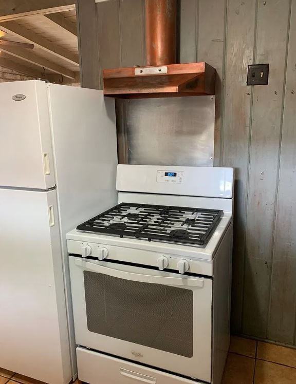 1576 // 2533 East Elm Street #2 - Photo 7 of 21