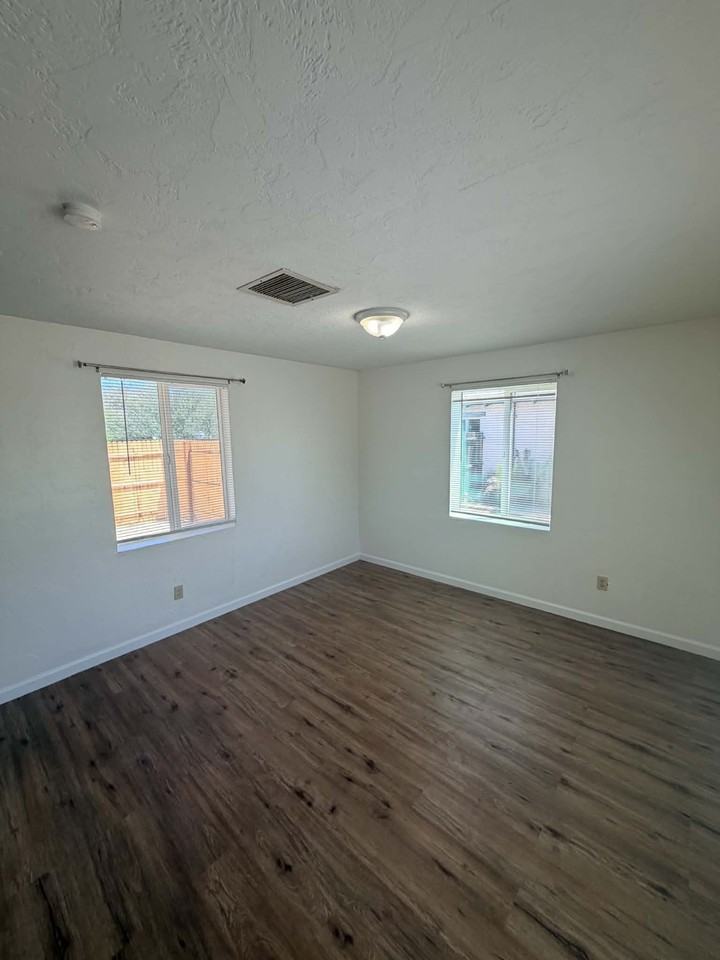 1678 // 3217 East Glenn Street #E - Photo 2 of 15