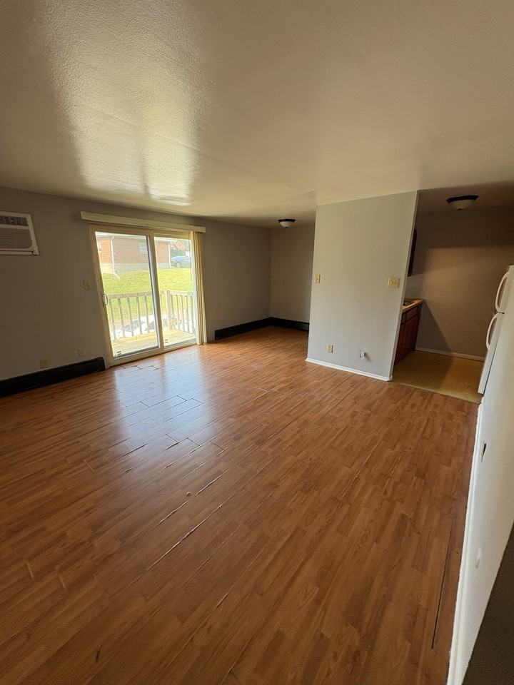 4103 East 4th Street - Photo 3 of 12