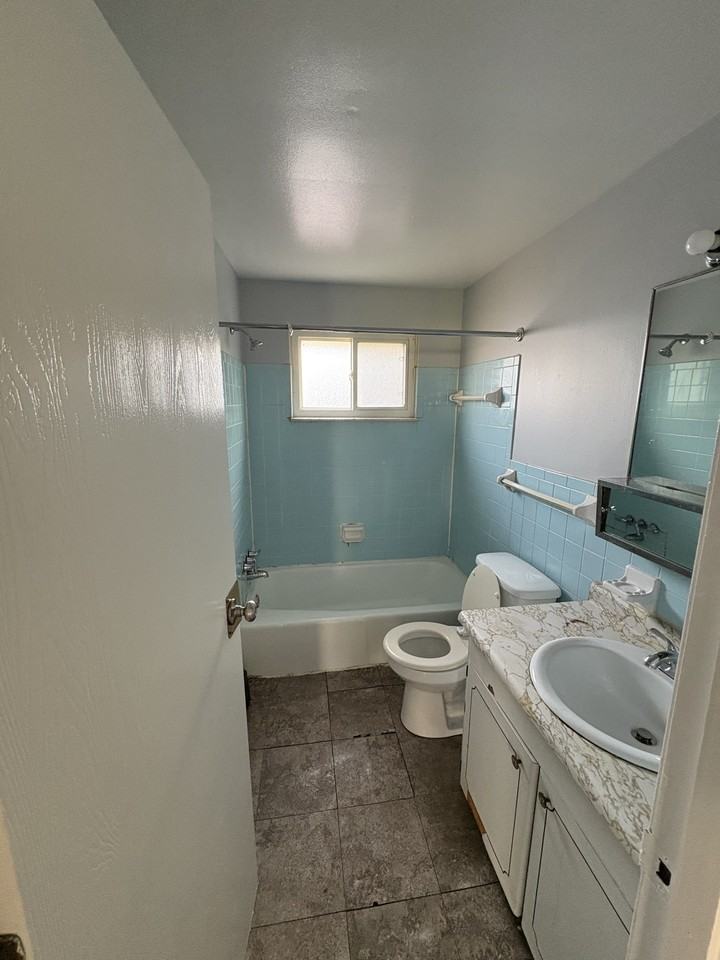 4103 East 4th Street - Photo 5 of 12