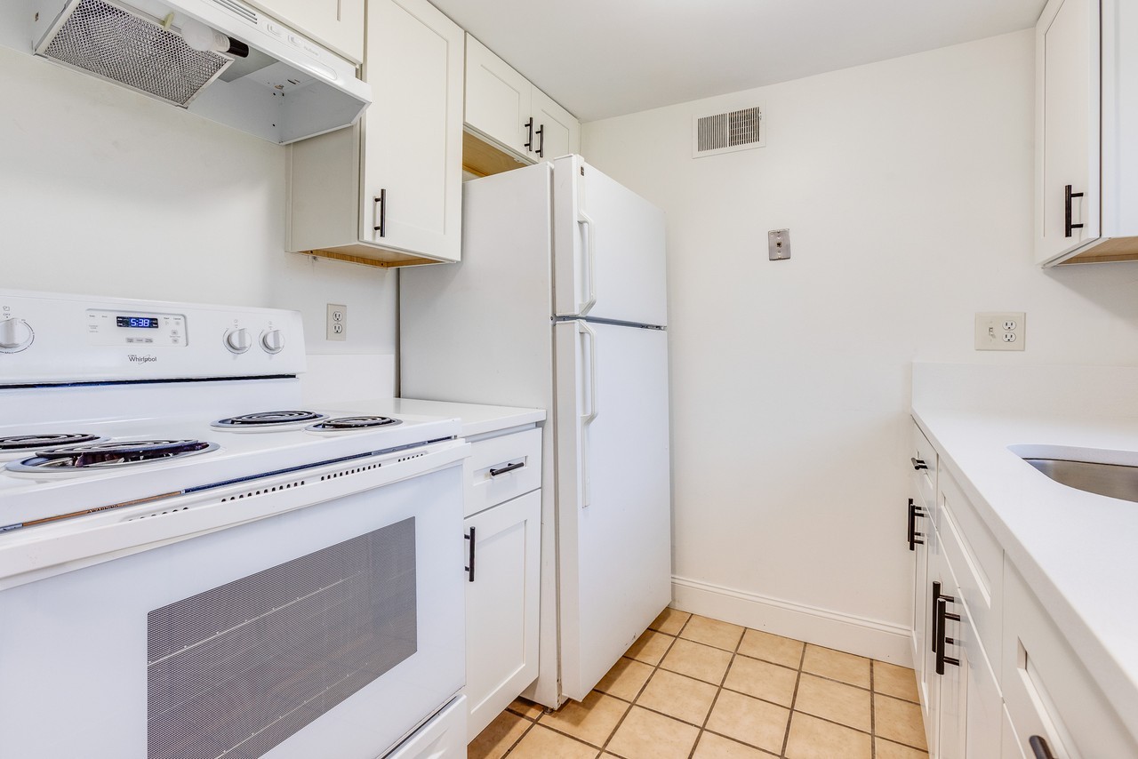 160 Glenn Street - Photo 3 of 17