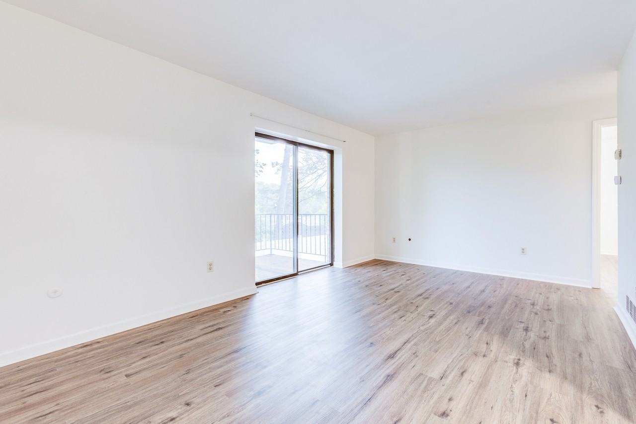 160 Glenn Street - Photo 5 of 17