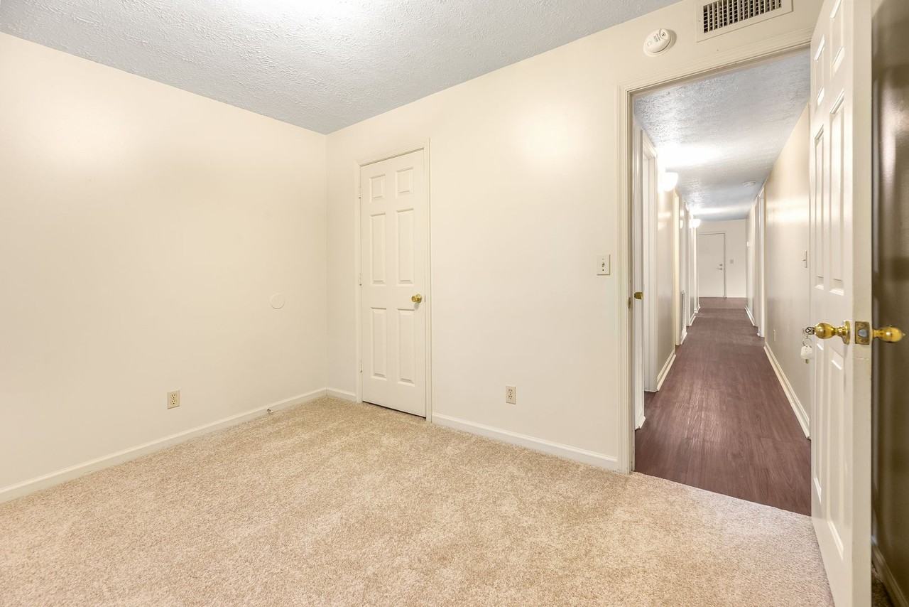 1711 Apartments - Photo 6 of 23