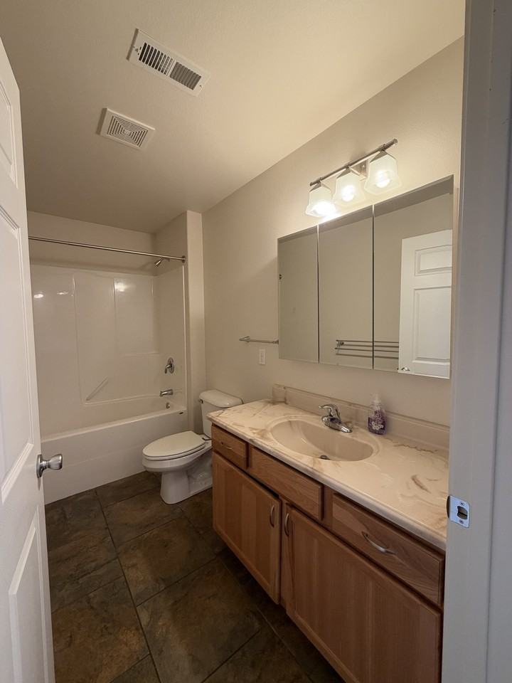 110 4th Avenue Southeast - Photo 4 of 5