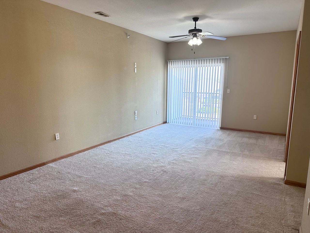 920 Ne Deer Creek Dr - Photo 2 of 9