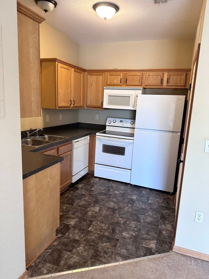 920 Ne Deer Creek Dr - Photo 3 of 9