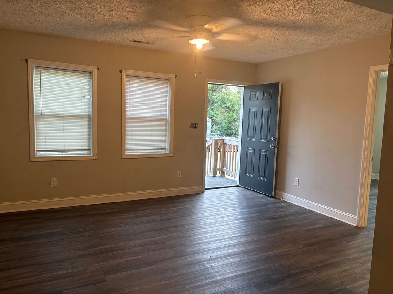 3241 Chandler St - Photo 2 of 11