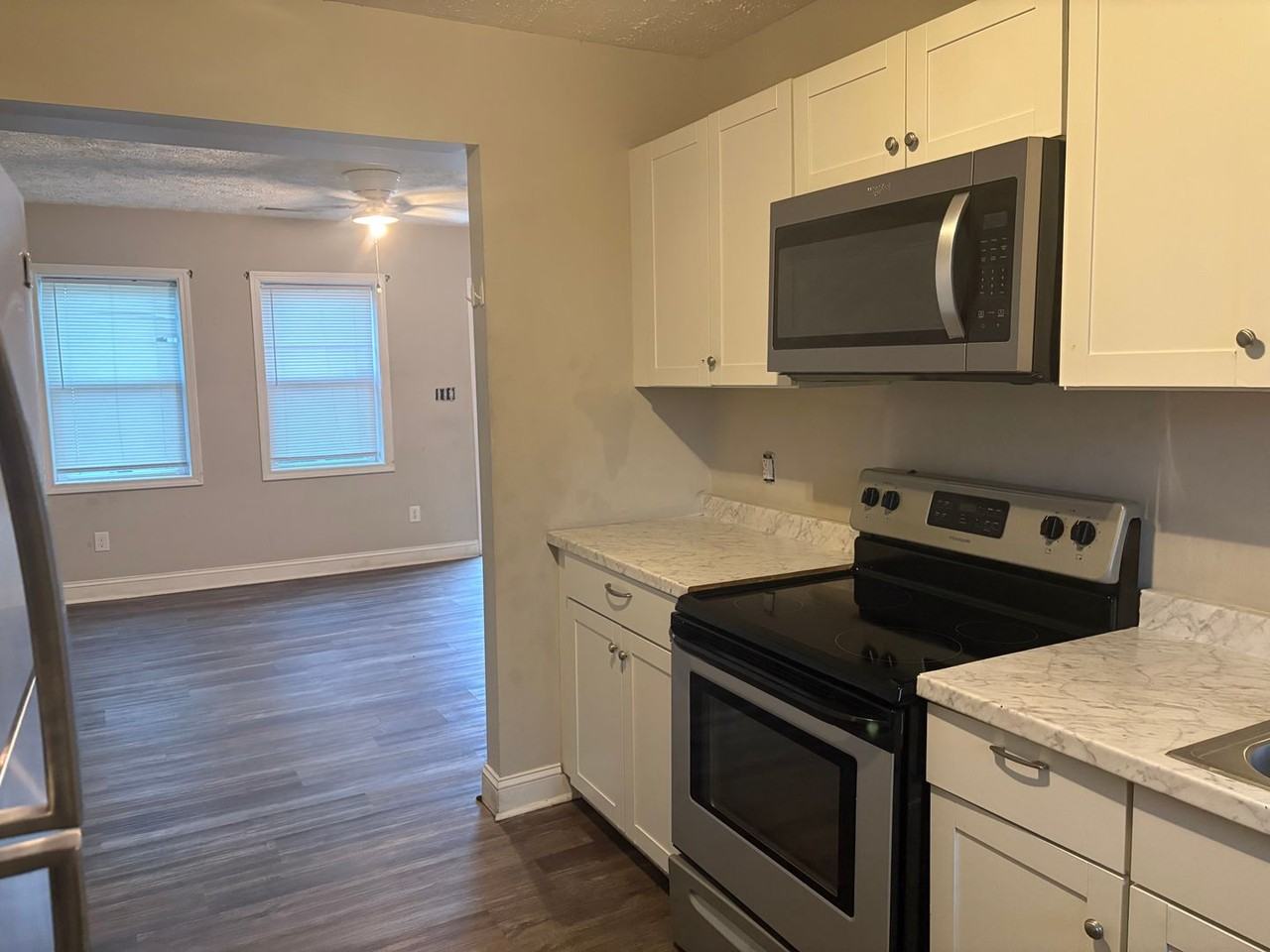 3241 Chandler St - Photo 4 of 11