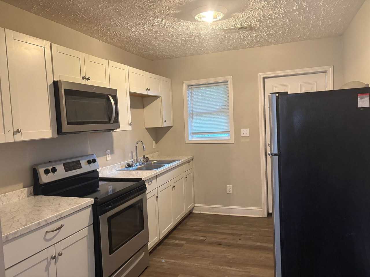 3241 Chandler St - Photo 5 of 11